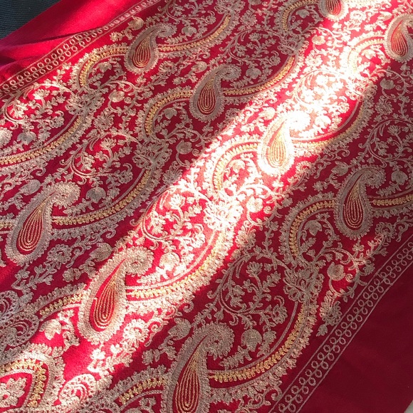 Embroidered cashmere scarf - Picture 1 of 4